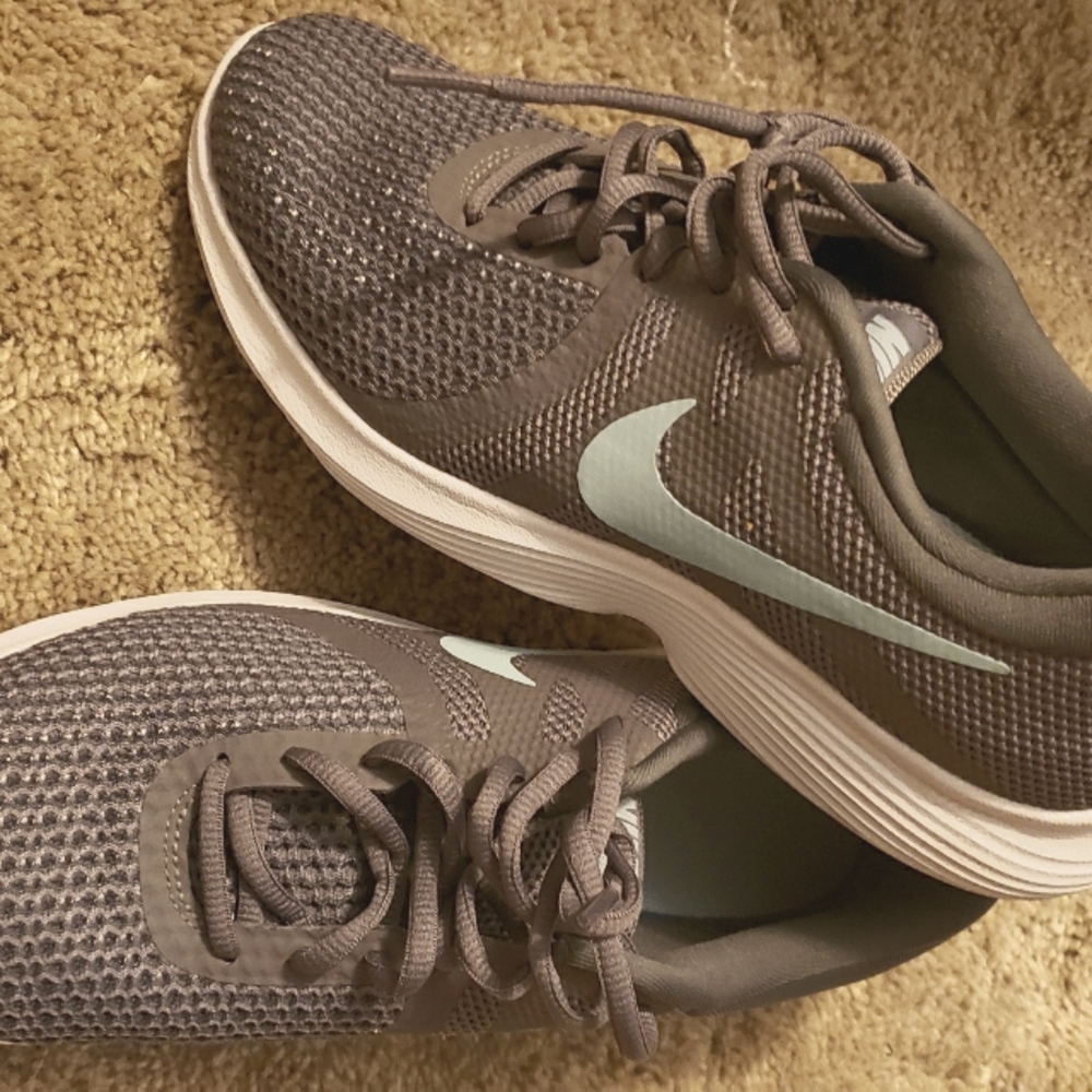 Nike Revolution 4.